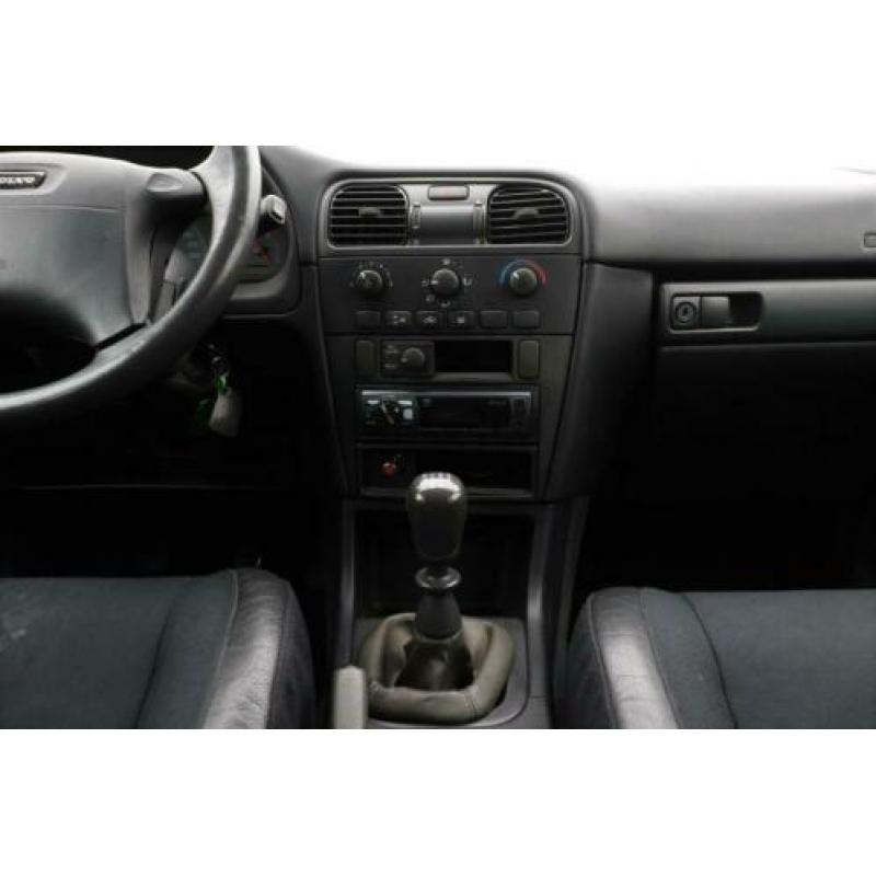 Volvo V40 1.8 | Airco | Trekhaak | Half leder/stof | Cruise