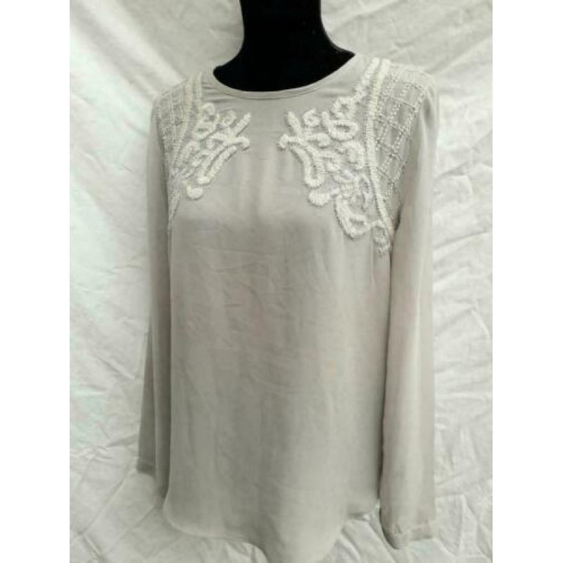 AAIKO trui /blouse handgeborduurd maat 38/40 grijs