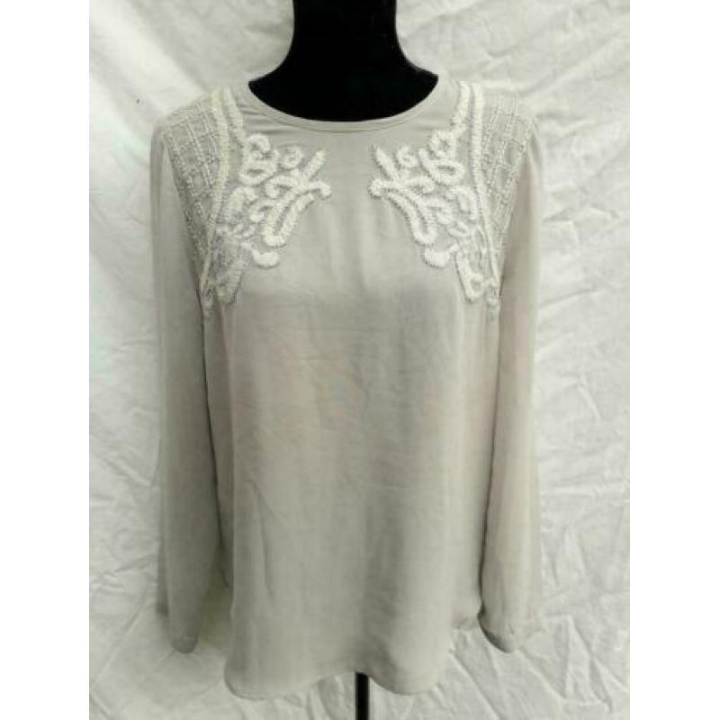 AAIKO trui /blouse handgeborduurd maat 38/40 grijs