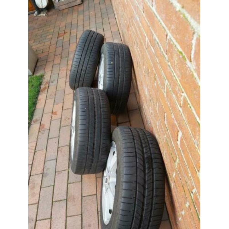 Toyota 16 inch lichtmetalen of ruilen tegen 15 inch Yaris.