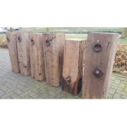 Houten meerpalen zuilen