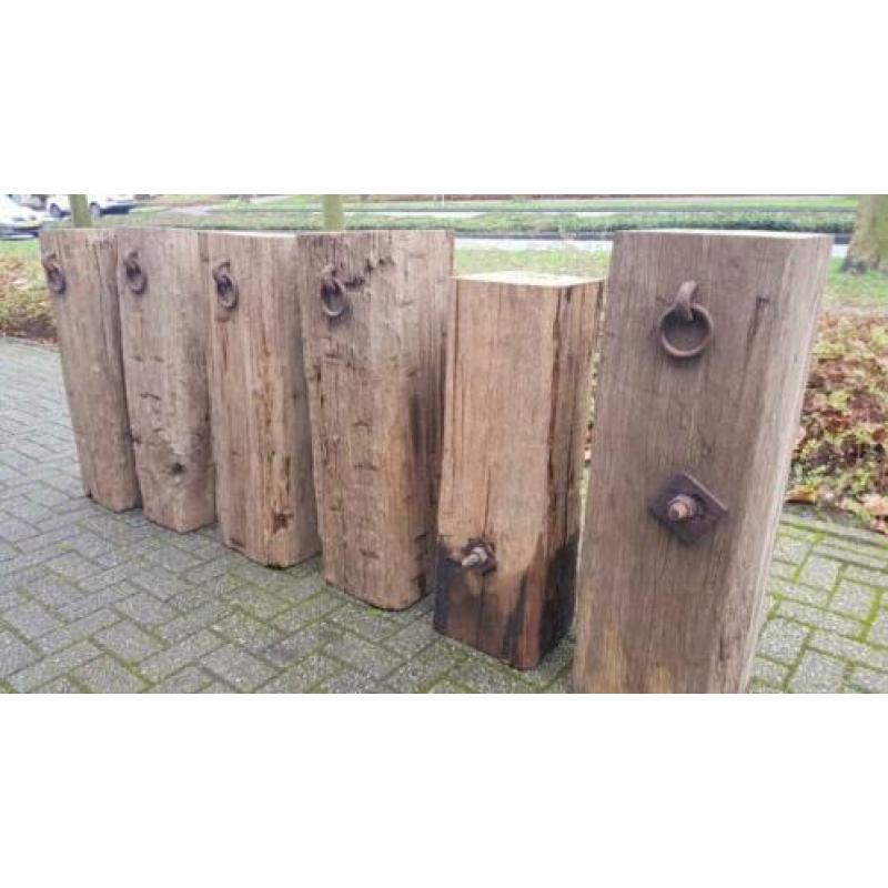Houten meerpalen zuilen