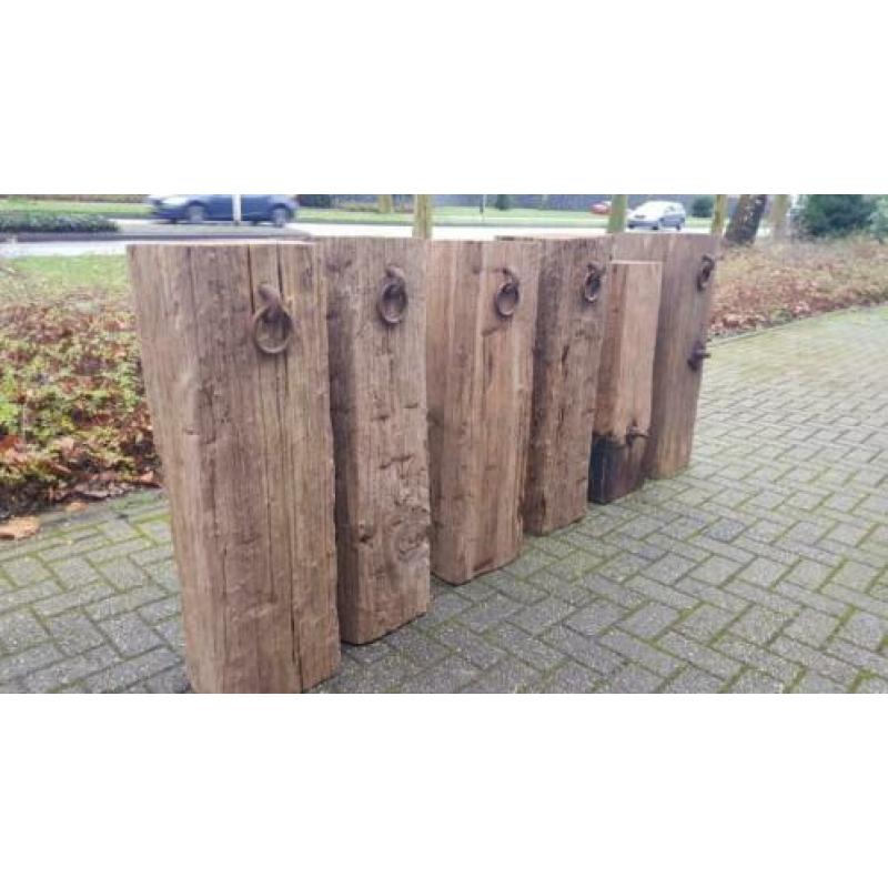 Houten meerpalen zuilen