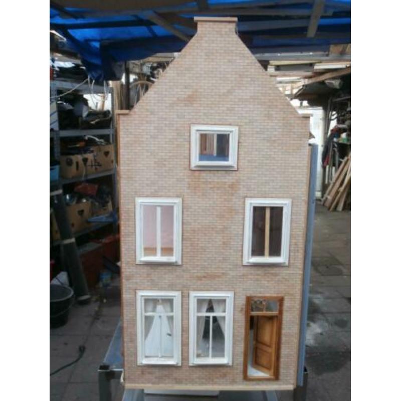 Poppenhuis Delfts grachtenpand