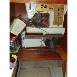 ARISTO naaimachinekast incl SINGER gold panoramic naaimachin