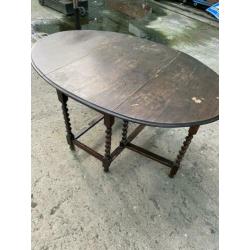 Antieke hangoor eettafel