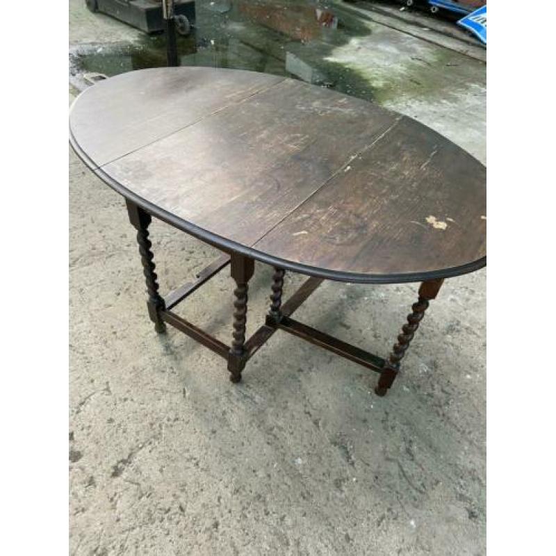 Antieke hangoor eettafel