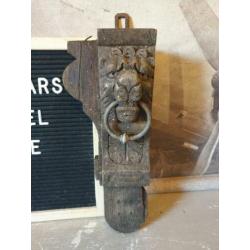 Antiek houten ornament leeuwenkop