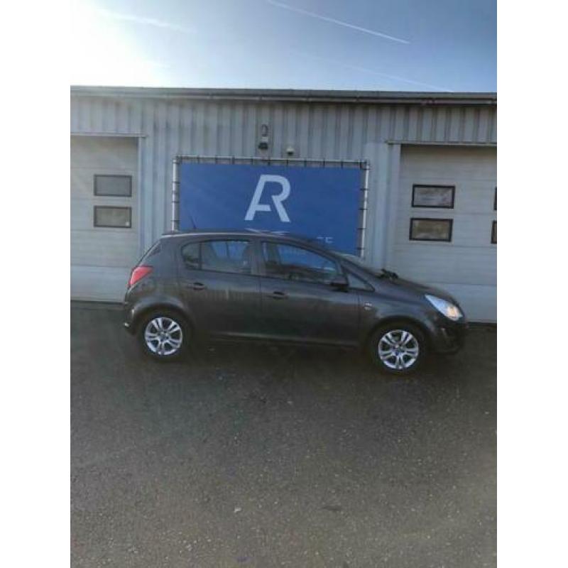 OPEL Corsa 1.2 16V 3D Cosmo met half leder bekleding