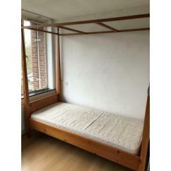 Prachtig 1 persoons hemelbed