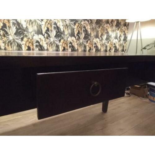 Eettafel koloniaal