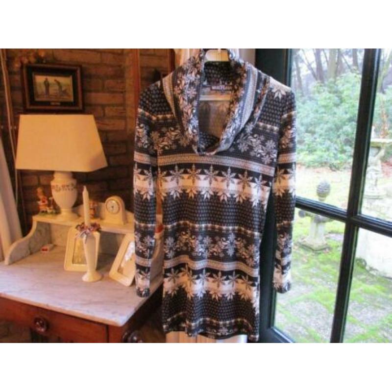 mj/ MUST HAVE top/tuniek/maat S zo goed als nieuw 2 stuks