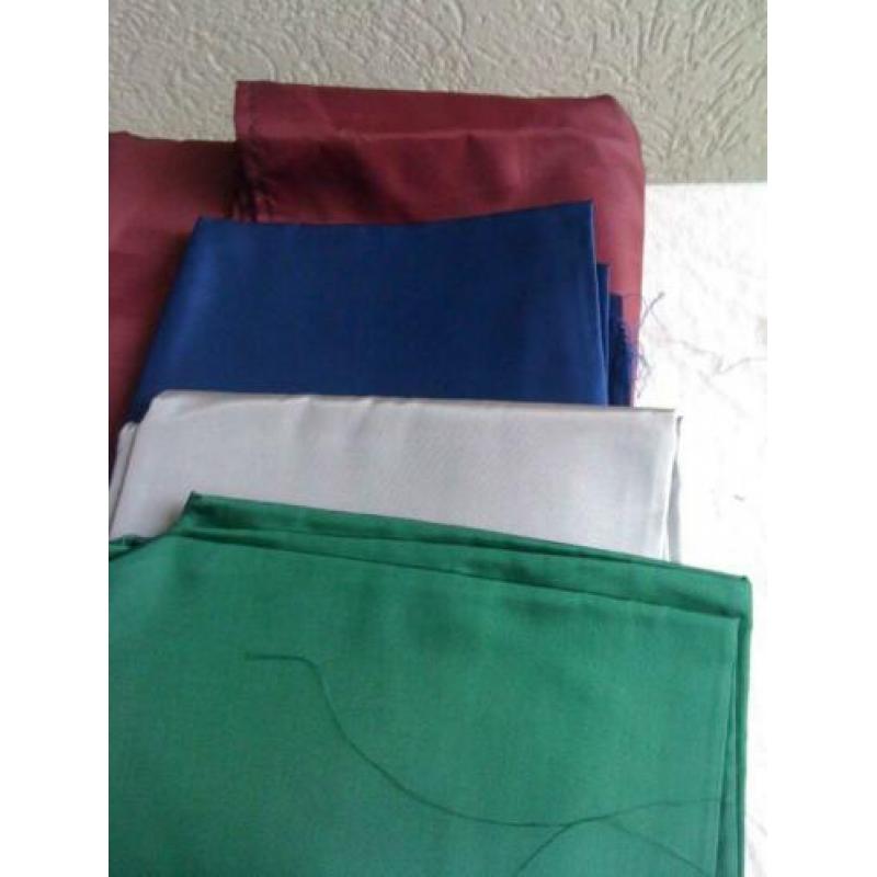 veel coupons voeringstof veel kleuren /lappen stof