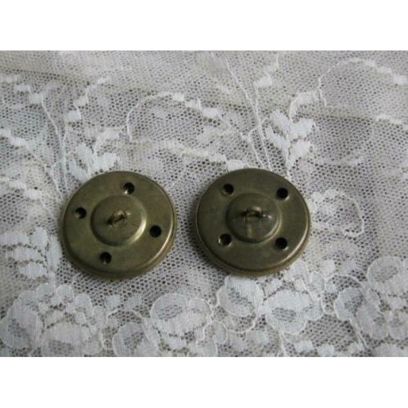2 x oude knoop van koper - ridder met schild / 2,5 cm