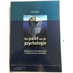 Verschillende studieboeken voor hbo social work
