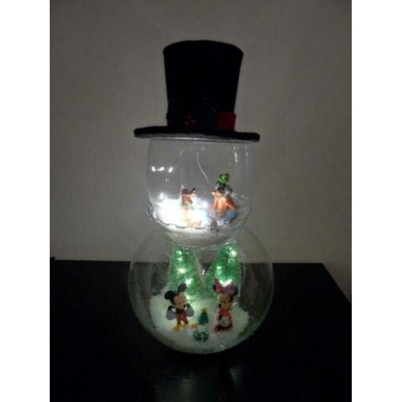 leuk kerst tafereel met minnie,mickey,pluto,goofy
