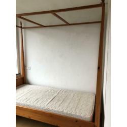 Prachtig 1 persoons hemelbed