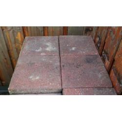 Rode 30 x30 beton tegels 110 stuks 3 halve Totaal +/- 10 m2