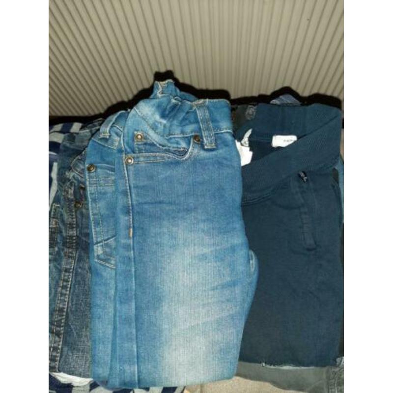 Jongenskleding, broeken, blouses, slaapzak, shirts