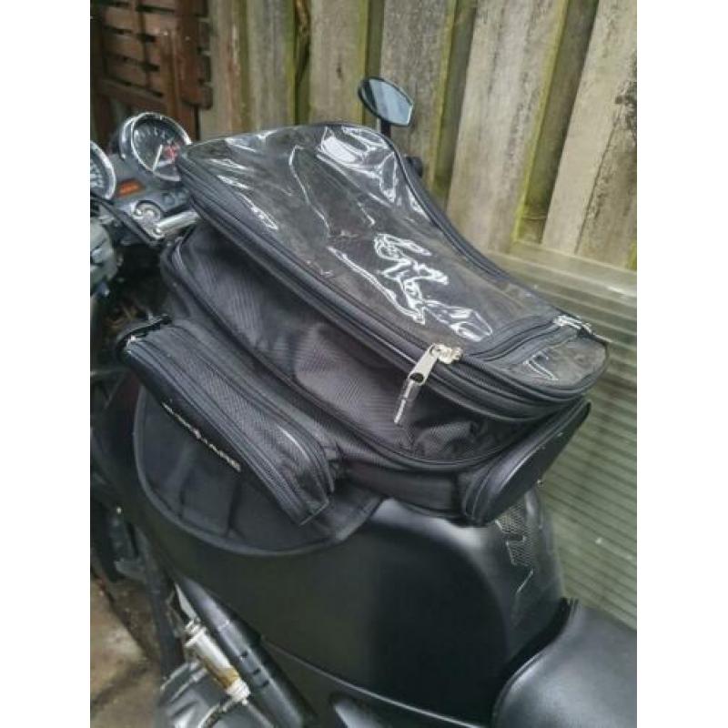 Tanktas motor