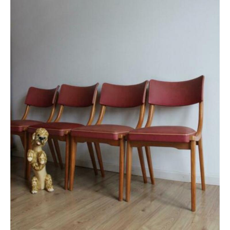 4 houten vintage eetkamerstoelen. Set retro design stoelen.