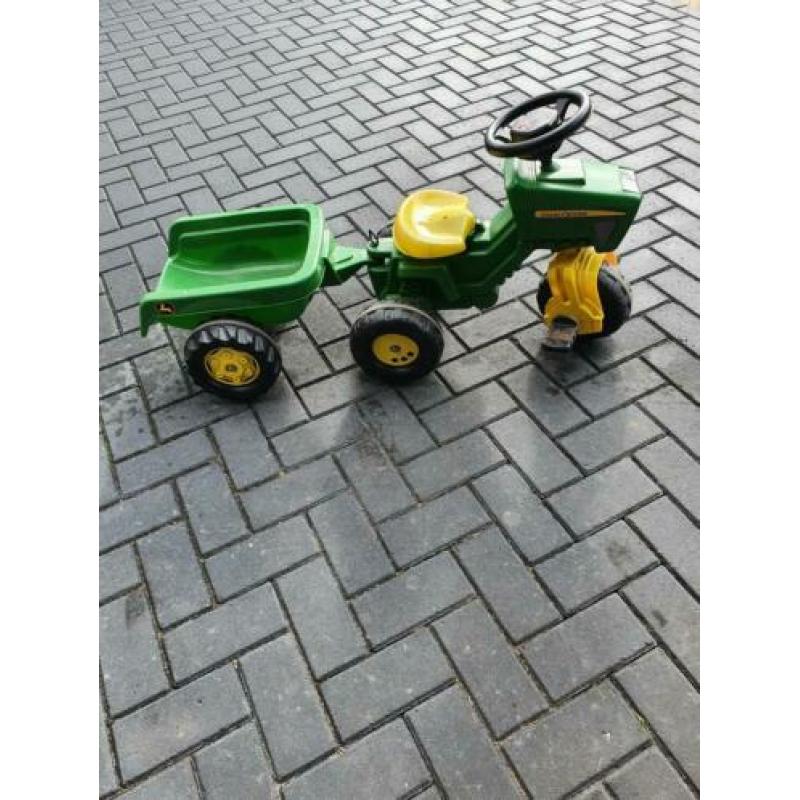 Trekker, loopauto en stepje.