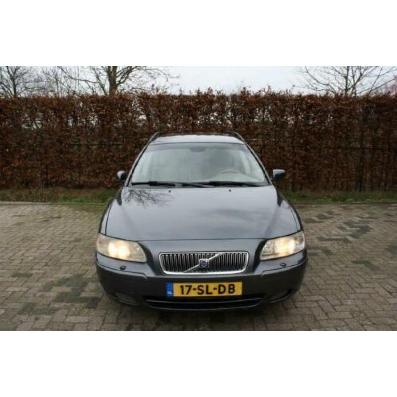 Volvo V70 2.4 D5 AWD Momentum LEDER (bj 2006)