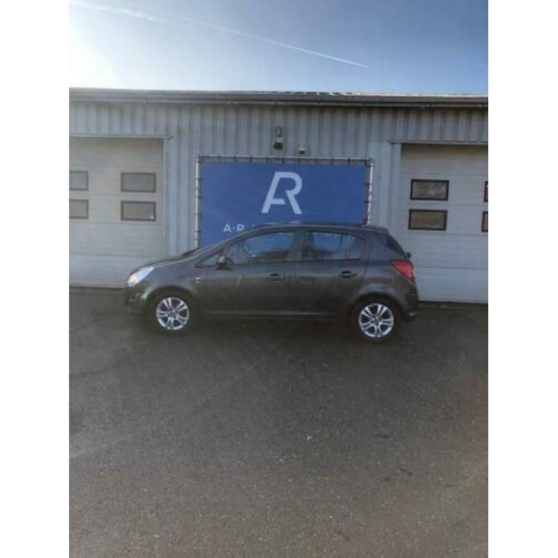 OPEL Corsa 1.2 16V 3D Cosmo met half leder bekleding