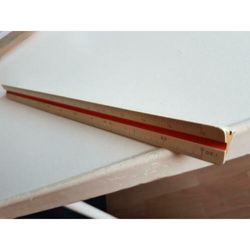 Driekantige Ahrend liniaal van hout
