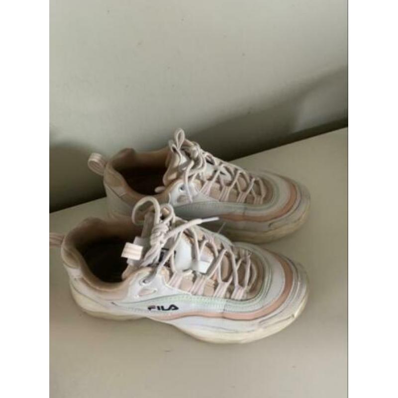 Fila Ray maat 38 (valt ruim) zo goed als nieuw