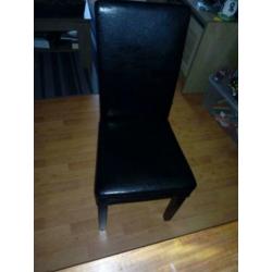 Eettafel met eetstoelen