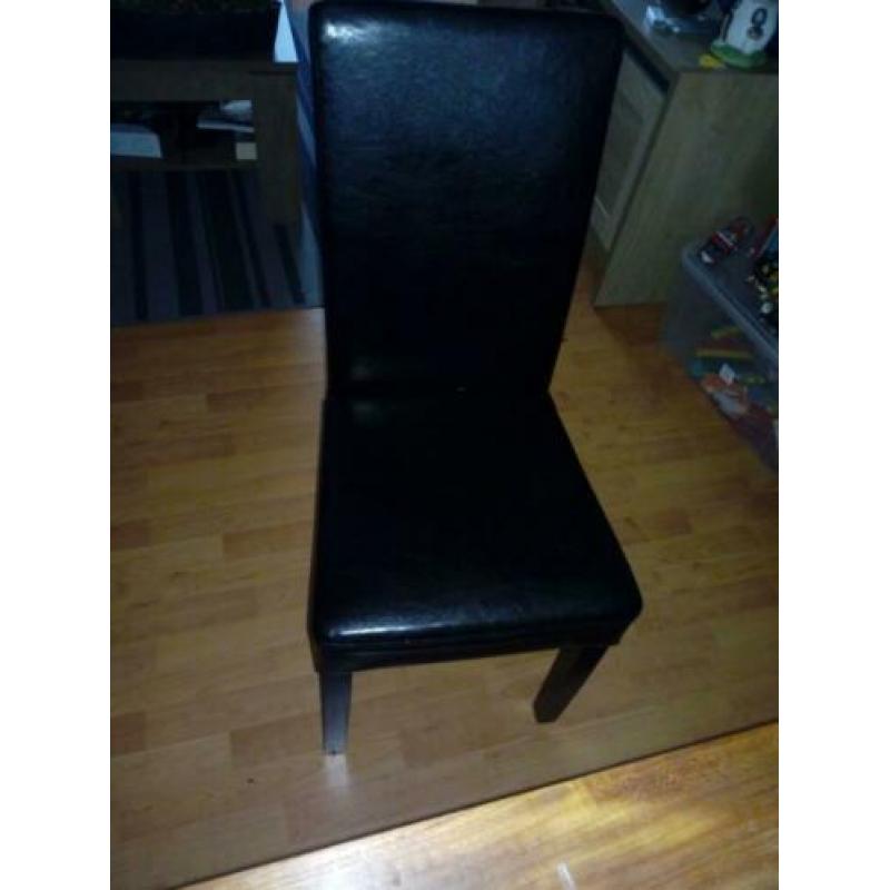 Eettafel met eetstoelen
