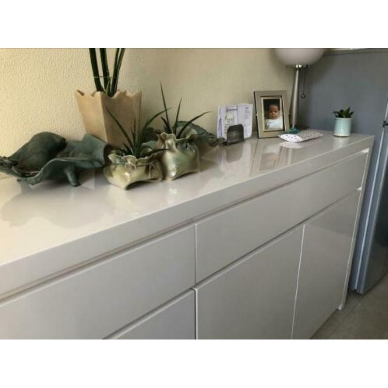 Mooi groot modern dressoir
