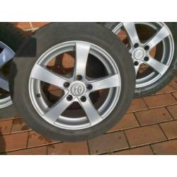 Toyota 16 inch lichtmetalen of ruilen tegen 15 inch Yaris.