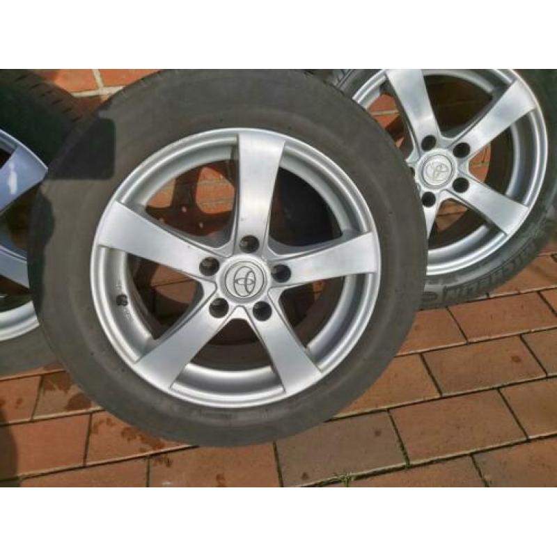 Toyota 16 inch lichtmetalen of ruilen tegen 15 inch Yaris.