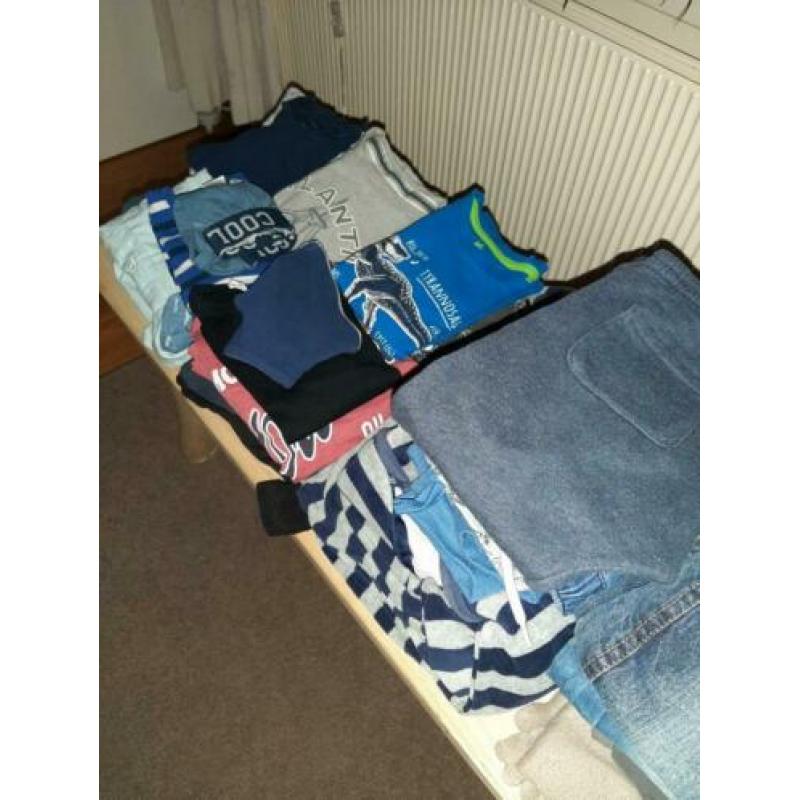 Jongenskleding, broeken, blouses, slaapzak, shirts