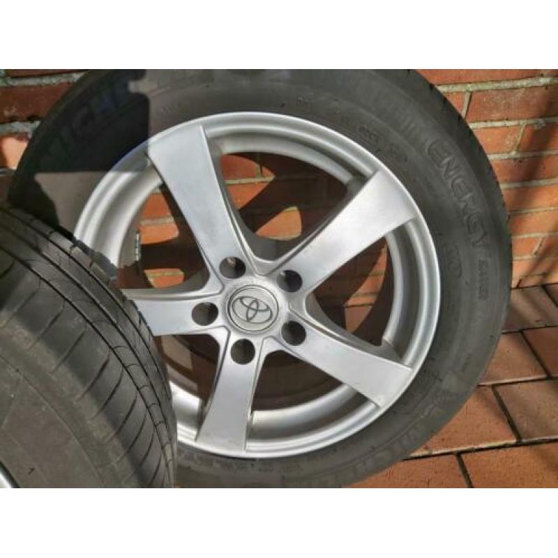 Toyota 16 inch lichtmetalen of ruilen tegen 15 inch Yaris.