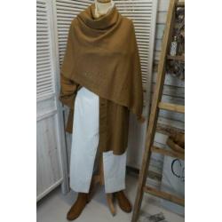*NIEUW* Camel poncho van BLUOLTRE met strass