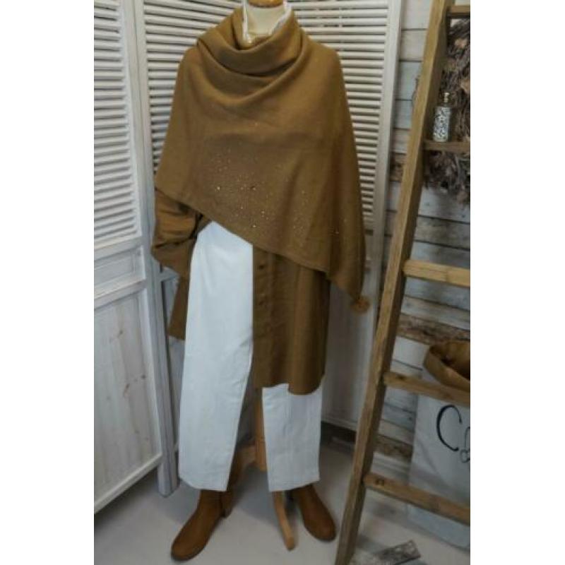 *NIEUW* Camel poncho van BLUOLTRE met strass