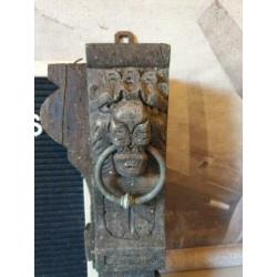 Antiek houten ornament leeuwenkop