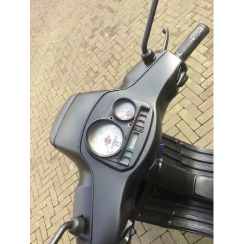 Vespa s lx piaggio sprint primavera zip runner sym kymco mio