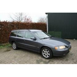 Volvo V70 2.4 D5 AWD Momentum LEDER (bj 2006)