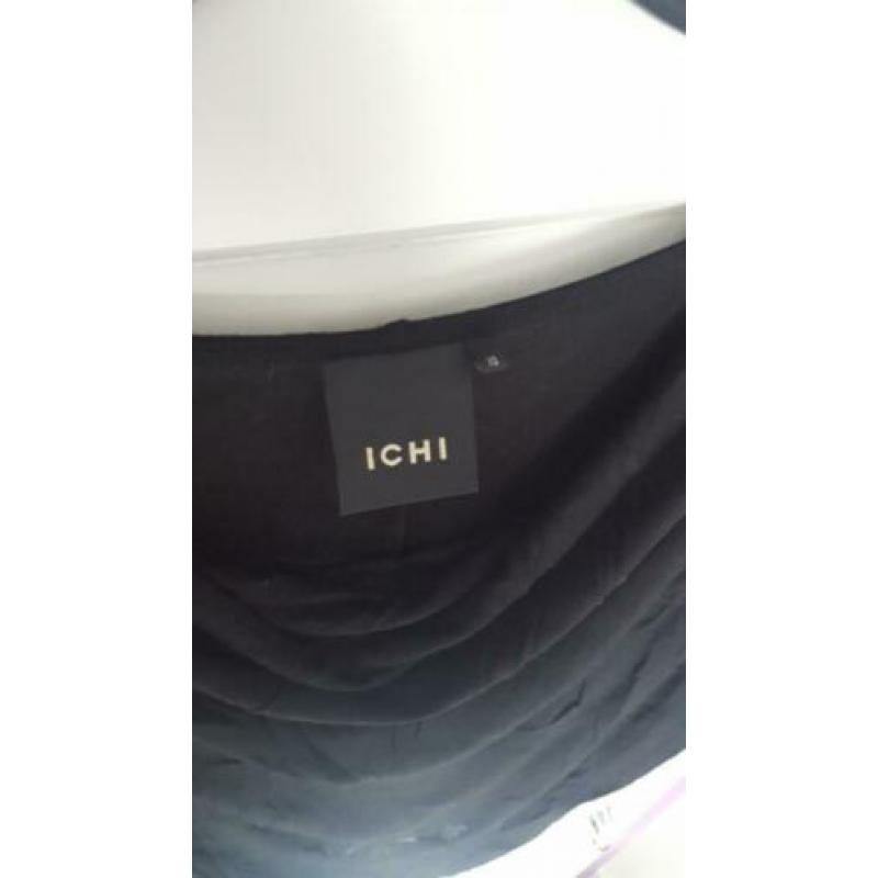 Ichi zwarte top met 'waterval' hals maat xs