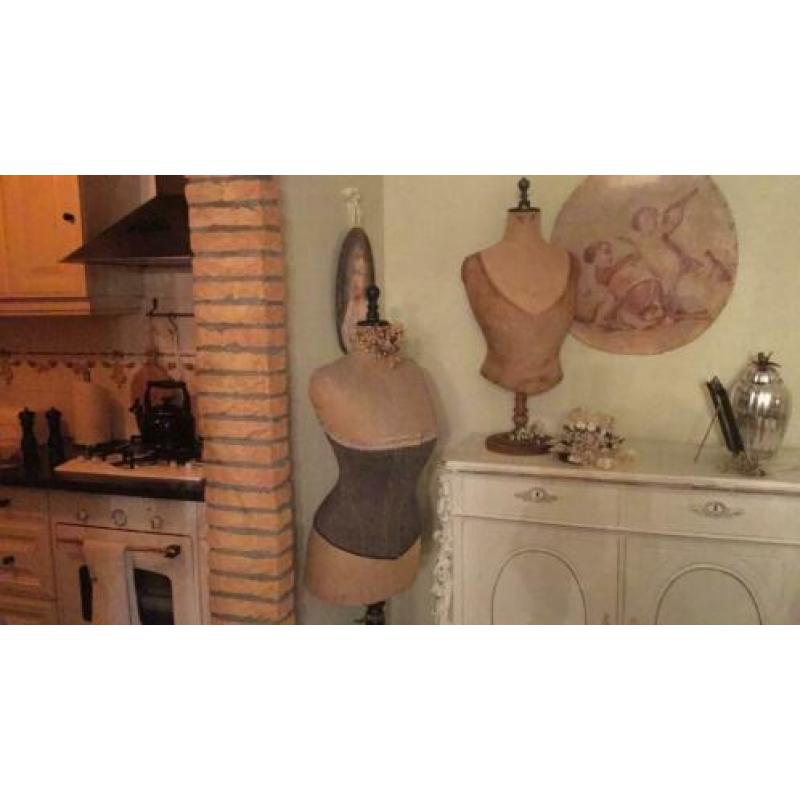 Antieke tafelbuste met antieke kraag