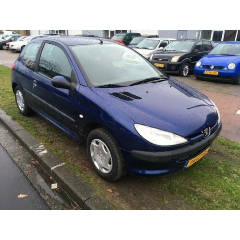 Peugeot 206 1.4 XT NW APK BJ 2001 !!!!
