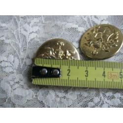 2 x oude knoop van koper - ridder met schild / 2,5 cm