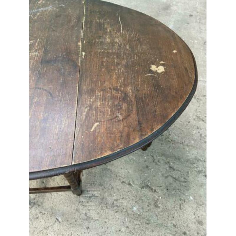 Antieke hangoor eettafel