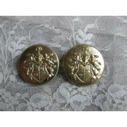 2 x oude knoop van koper - ridder met schild / 2,5 cm