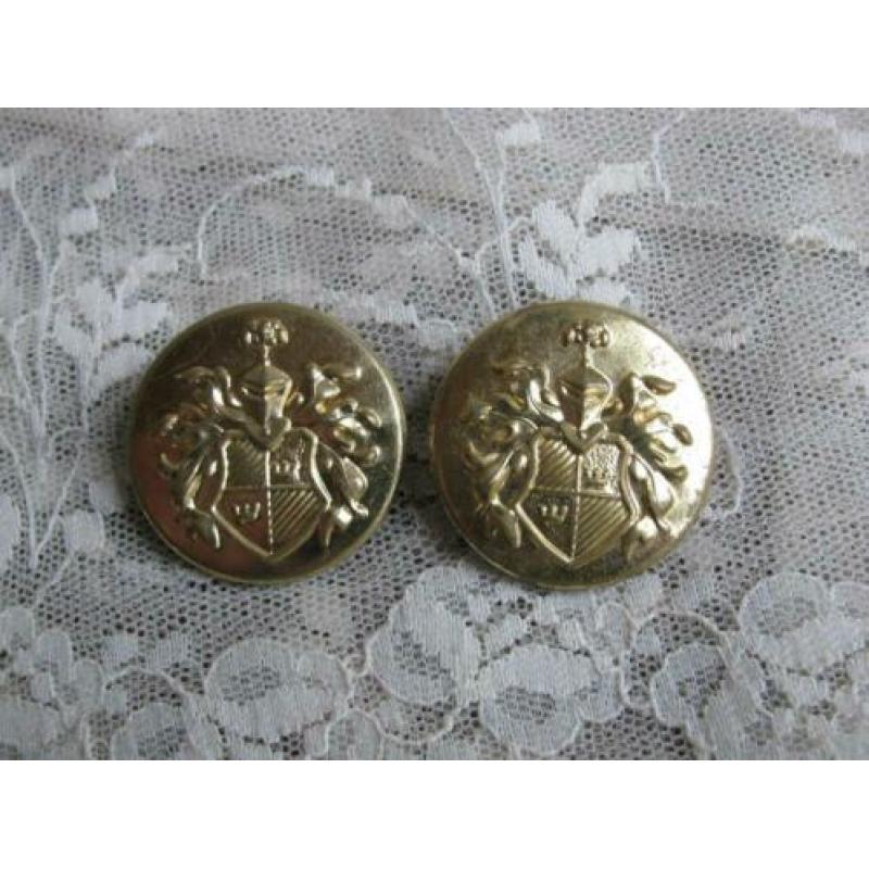 2 x oude knoop van koper - ridder met schild / 2,5 cm
