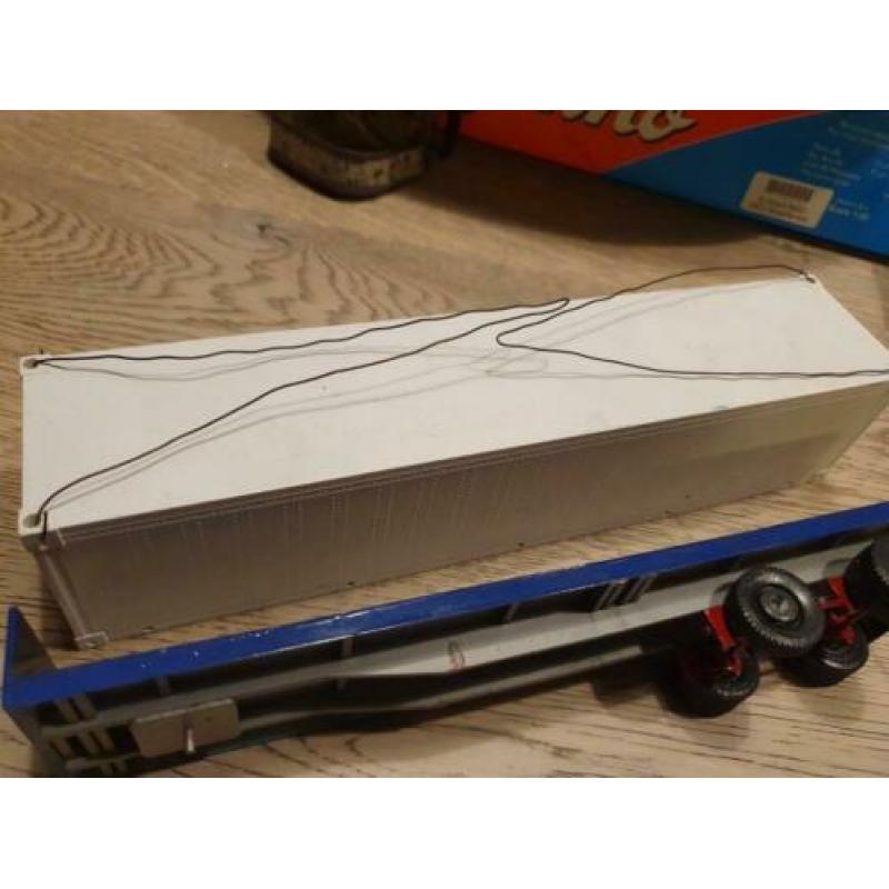 Oplegger met container 1/50 opknapper